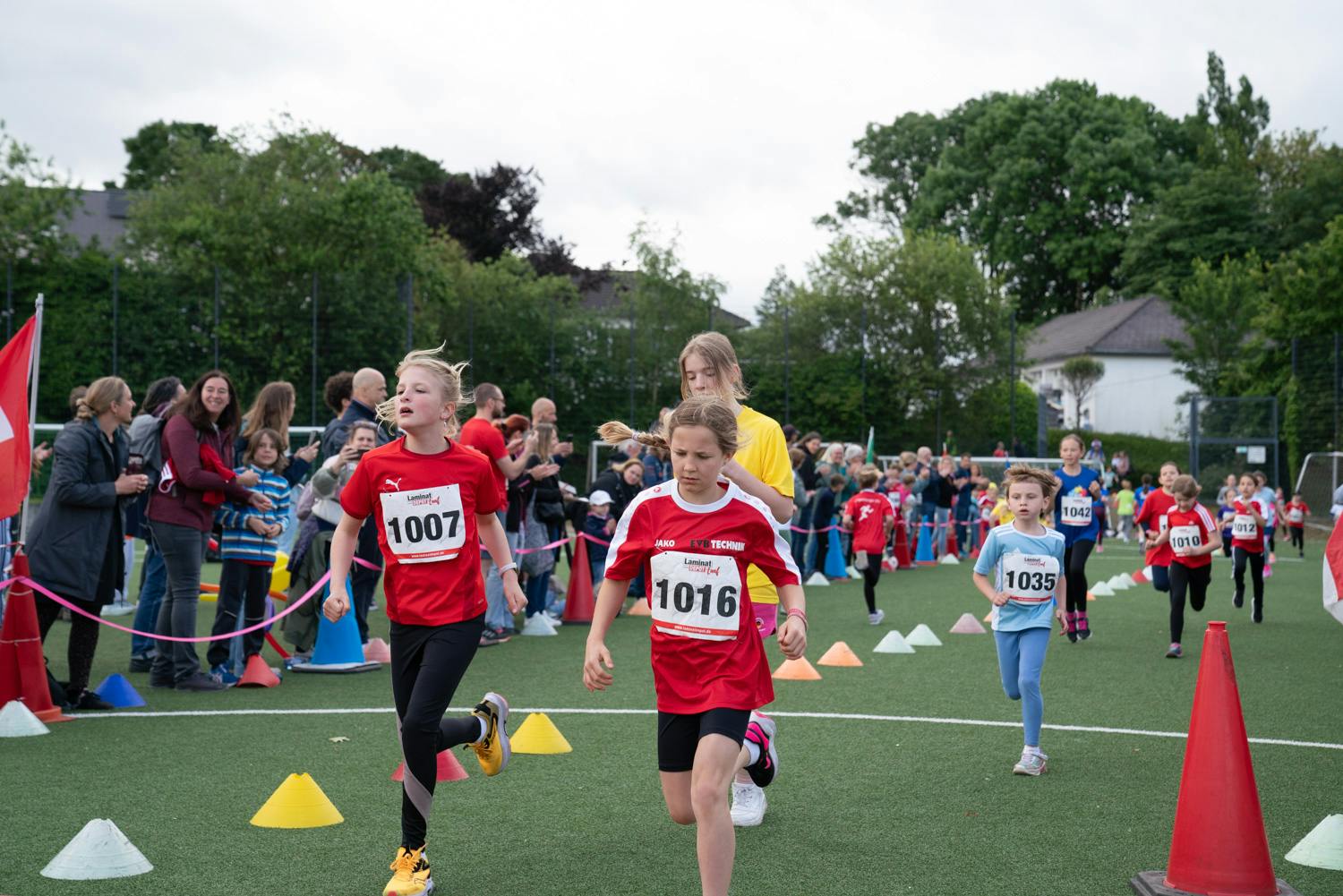 Kinder beim LaminatDEPOT-Lauf