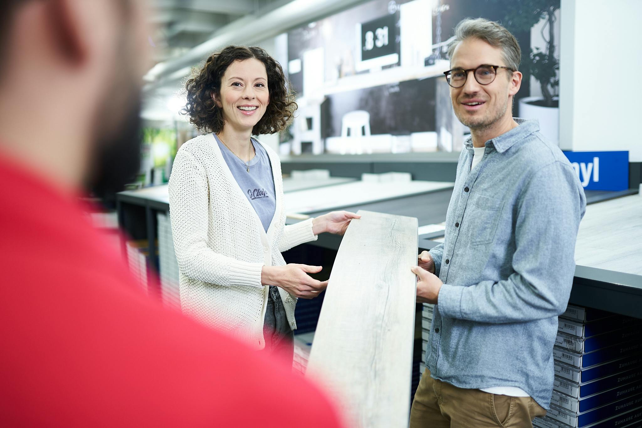 Kunden im LaminatDEPOT bei der Beratung