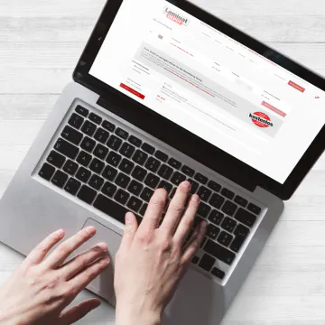 Bestellung am Laptop &uuml;ber den Onlineshop des LaminatDEPOTs