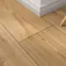 Laminat BoDomo Exquisit Steinkiefer Produktbild Musterfläche von oben schräg zoom