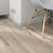 Laminat Kronoflooring Premium Buche Sajama Produktbild Wohnzimmer - Urban mit Wohnwand zoom