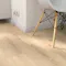 Laminat Kronoflooring Premium Kermes Eiche Produktbild Wohnzimmer - Urban mit Wohnwand zoom