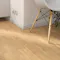 Laminat Kronoflooring Premium Goldeiche Produktbild Wohnzimmer - Urban mit Wohnwand zoom